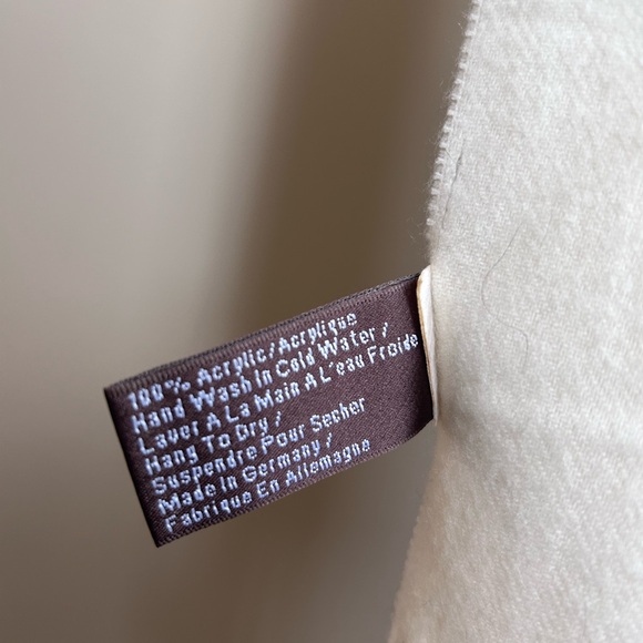 DANIER ladies scarf. - Picture 6 of 6